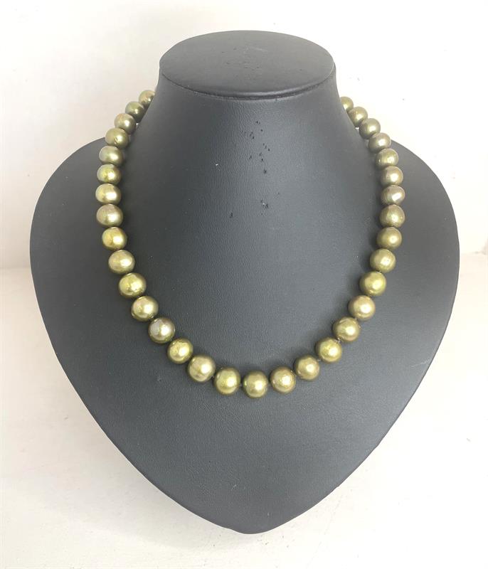 Olive 10/11mm pearl necklace