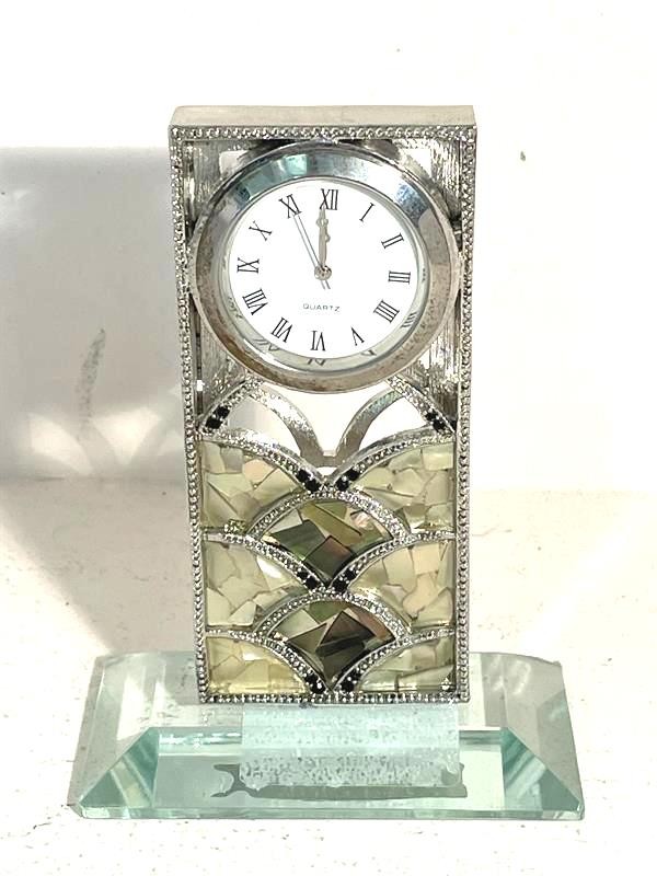 Shell mantle clock