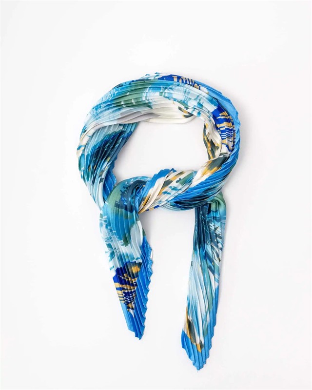 Isabella pleated scarf
