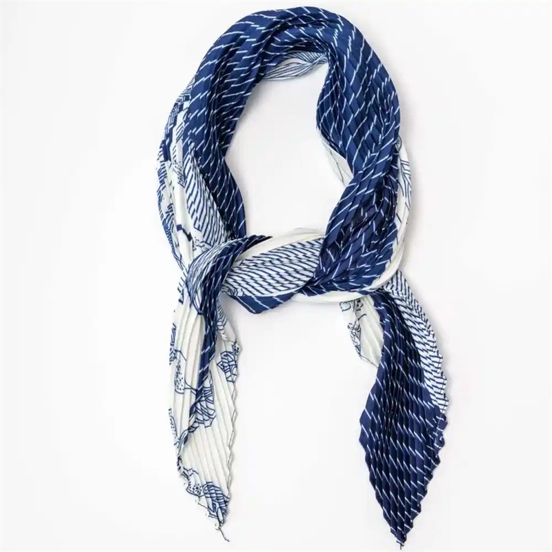 Mia pleated scarf
